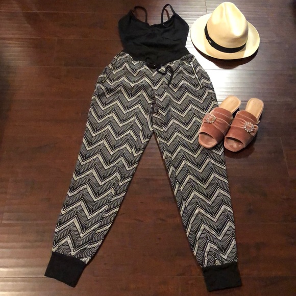 Rue21 Pants - 🔵🎉HostPick🎉Rue 21 Aztec Joggers